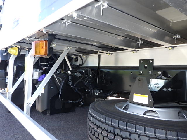 日野 令和7年式 冷凍バン 格納ゲート付き 車検付き|中古トラックの販売・買取・査定のアイナビ