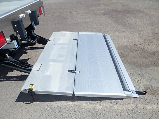 日野 令和7年式 冷凍バン 格納ゲート付き 車検付き|中古トラックの販売・買取・査定のアイナビ