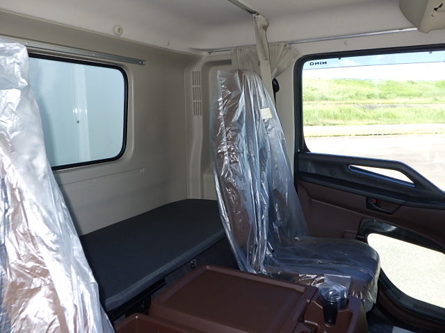 日野 令和7年式 冷凍バン 格納ゲート付き 車検付き|中古トラックの販売・買取・査定のアイナビ