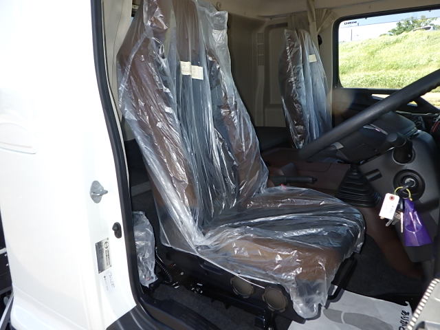 日野 令和7年式 冷凍バン 格納ゲート付き 車検付き|中古トラックの販売・買取・査定のアイナビ