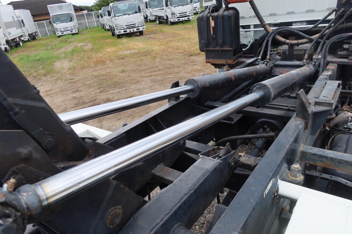 アームロール 新明和製 積載3000kg ツインホイスト|中古トラックの販売・買取・査定のアイナビ