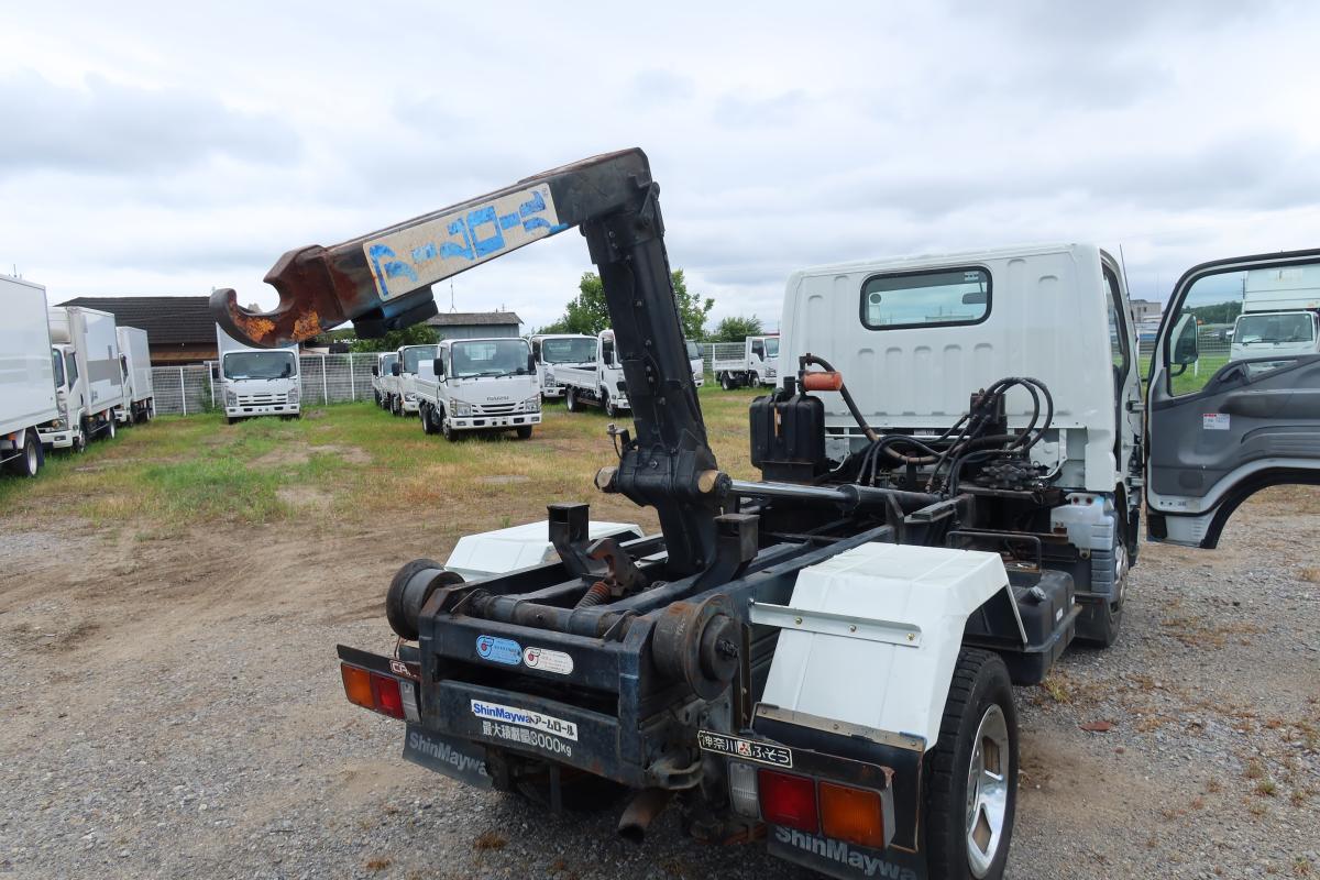 アームロール 新明和製 積載3000kg ツインホイスト|中古トラックの販売・買取・査定のアイナビ