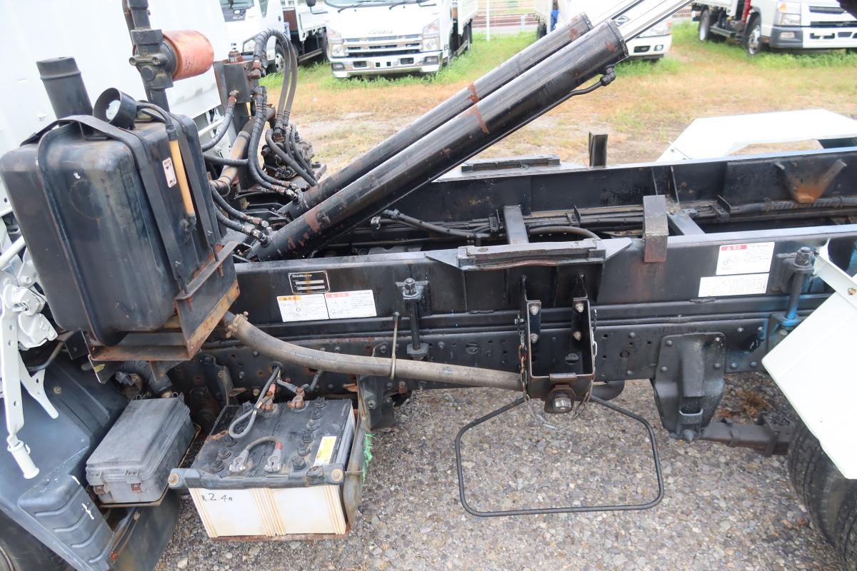 アームロール 新明和製 積載3000kg ツインホイスト|中古トラックの販売・買取・査定のアイナビ