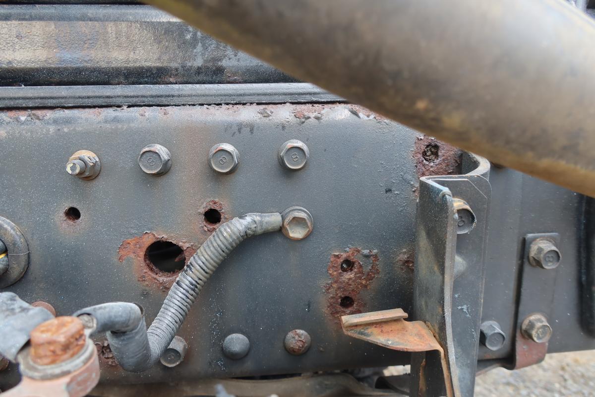 アームロール 新明和製 積載3000kg ツインホイスト|中古トラックの販売・買取・査定のアイナビ