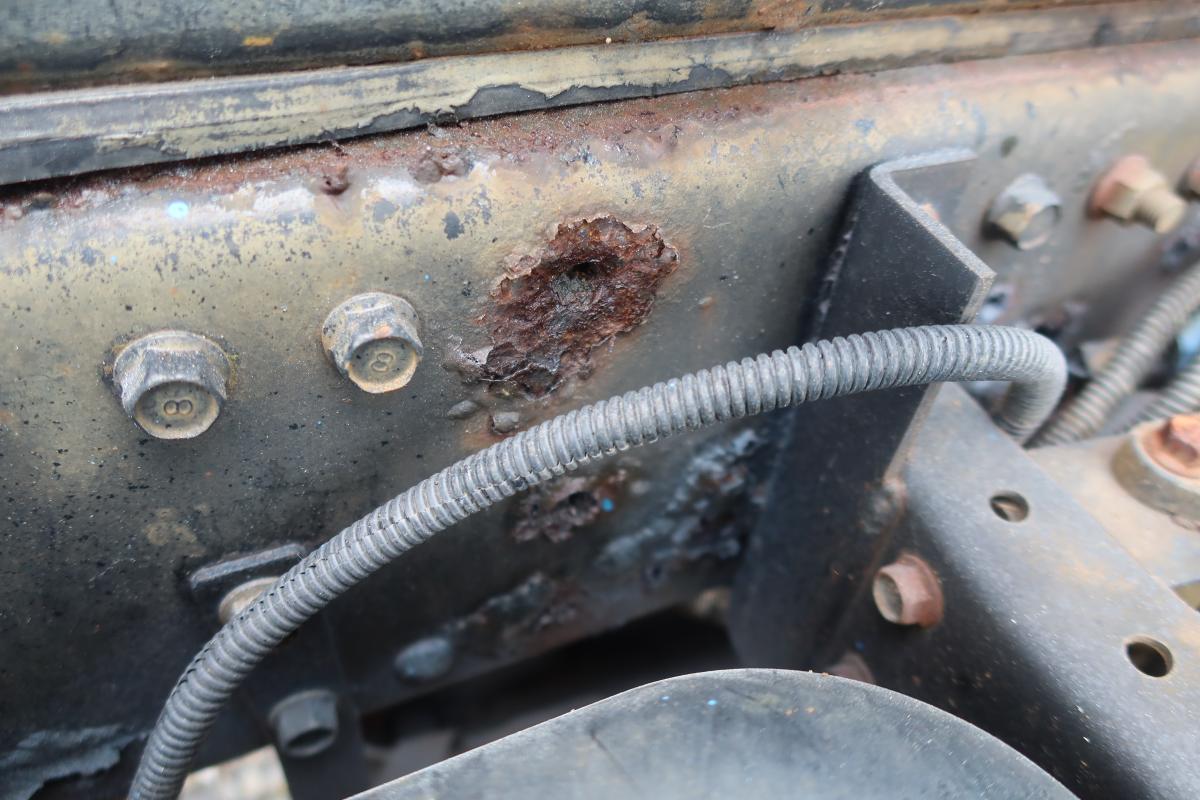 アームロール 新明和製 積載3000kg ツインホイスト|中古トラックの販売・買取・査定のアイナビ