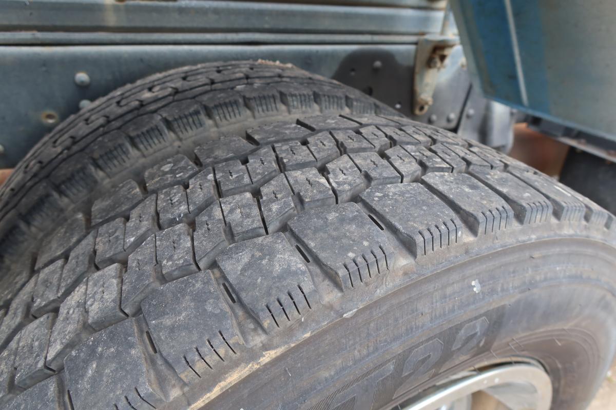 アームロール 新明和製 積載3000kg ツインホイスト|中古トラックの販売・買取・査定のアイナビ