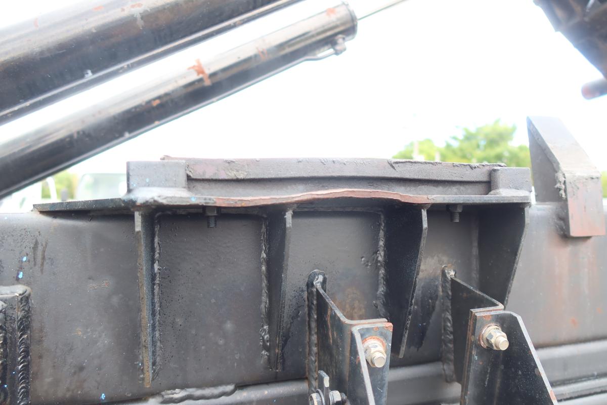 アームロール 新明和製 積載3000kg ツインホイスト|中古トラックの販売・買取・査定のアイナビ