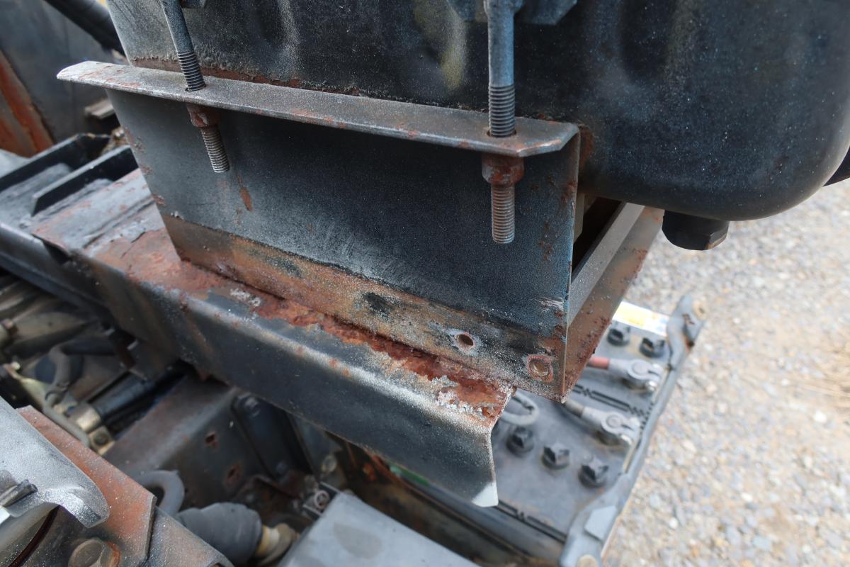 アームロール 新明和製 積載3000kg ツインホイスト|中古トラックの販売・買取・査定のアイナビ