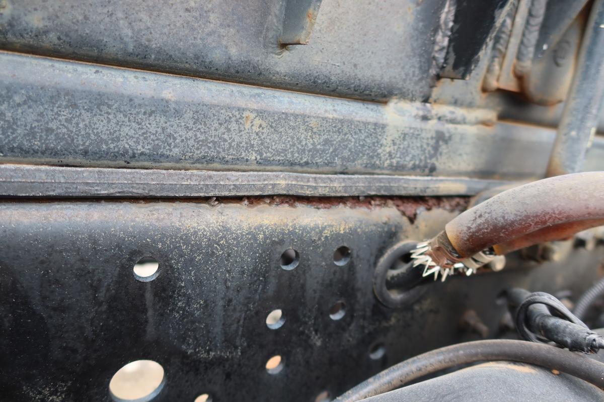 アームロール 新明和製 積載3000kg ツインホイスト|中古トラックの販売・買取・査定のアイナビ