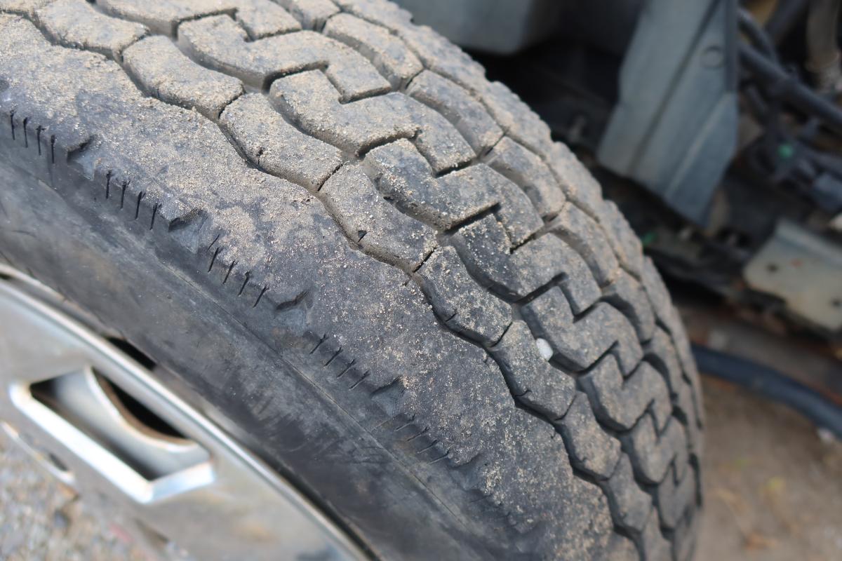 アームロール 新明和製 積載3000kg ツインホイスト|中古トラックの販売・買取・査定のアイナビ