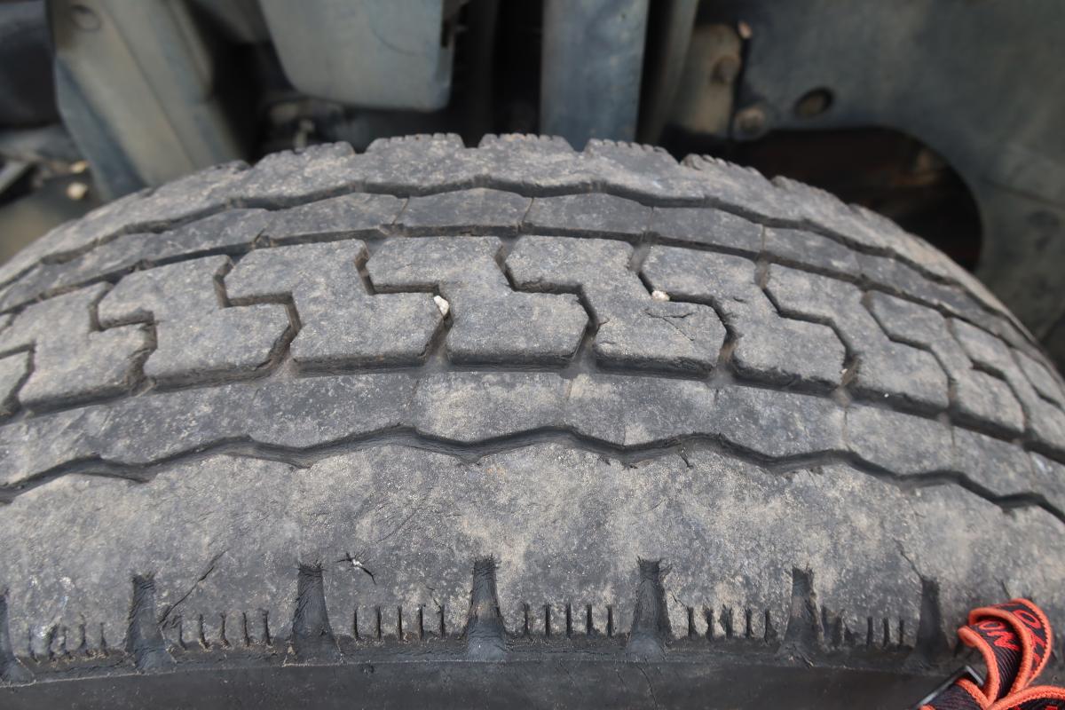 アームロール 新明和製 積載3000kg ツインホイスト|中古トラックの販売・買取・査定のアイナビ