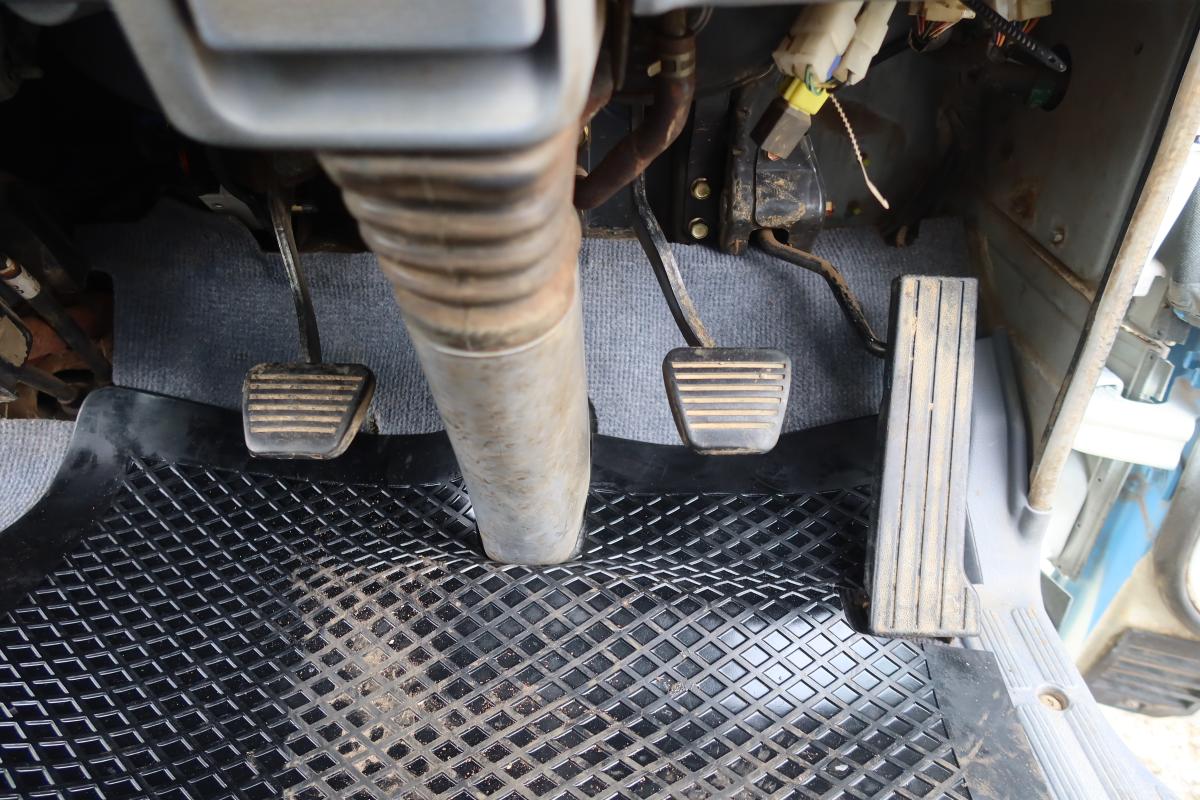 アームロール 新明和製 積載3000kg ツインホイスト|中古トラックの販売・買取・査定のアイナビ