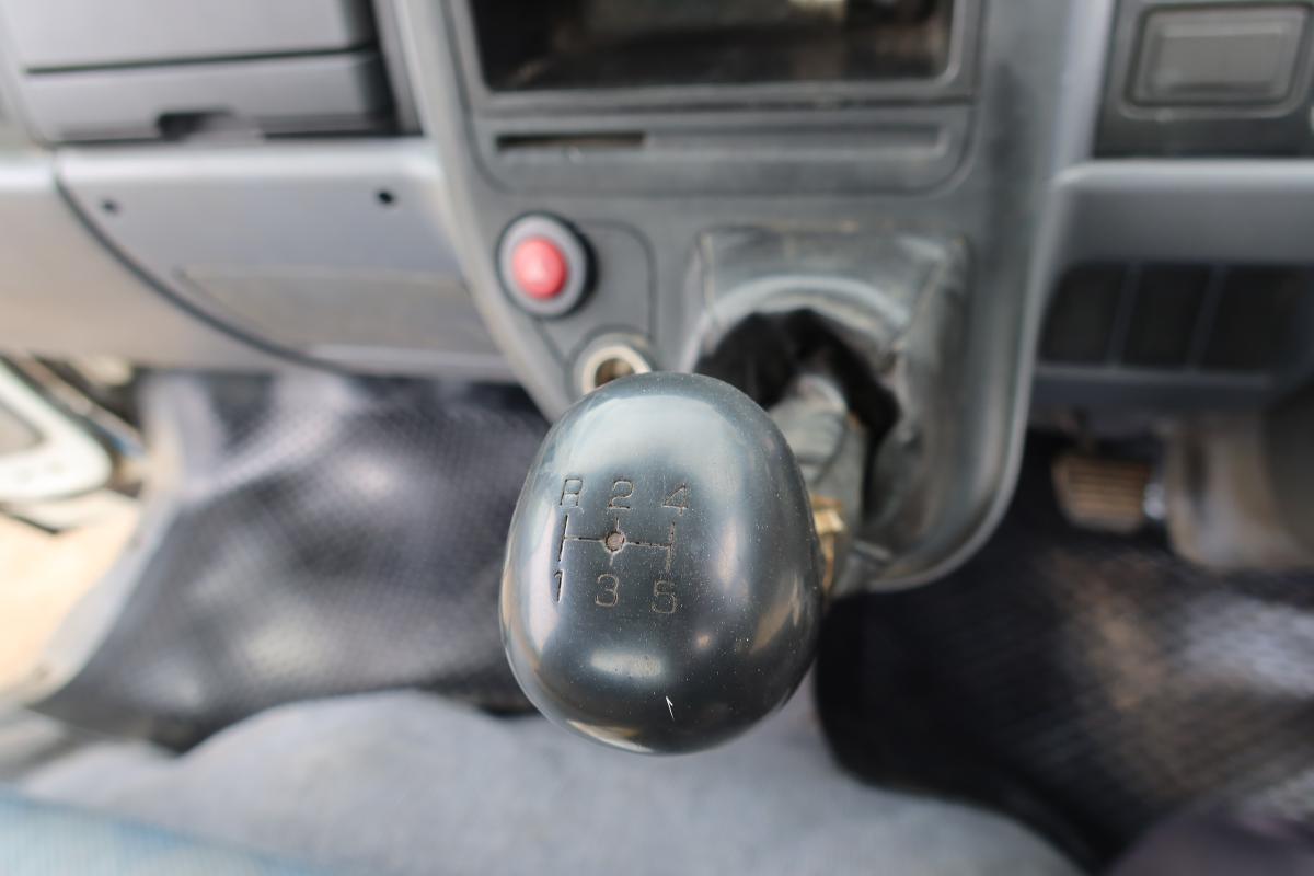 アームロール 新明和製 積載3000kg ツインホイスト|中古トラックの販売・買取・査定のアイナビ