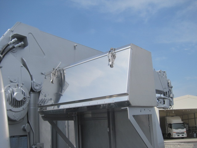 エルフ タダノ5段ブームリアジャッキラジコン付アルミアオリ床鉄板|中古トラックの販売・買取・査定のアイナビ