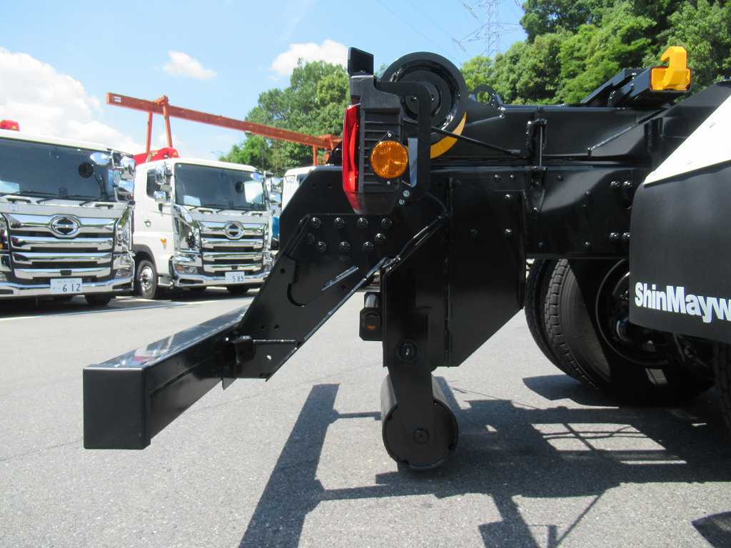 新明和 22t アームロール ハイルーフ AT車 積載10600㎏|中古トラックの販売・買取・査定のアイナビ