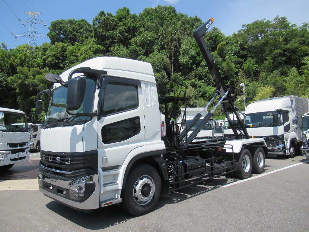 新明和 22t アームロール ハイルーフ AT車 積載10600㎏|中古トラックの販売・買取・査定のアイナビ