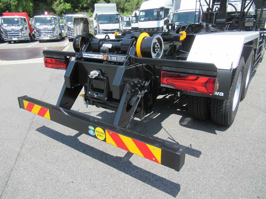 新明和 22t アームロール ハイルーフ AT車 積載10600㎏|中古トラックの販売・買取・査定のアイナビ
