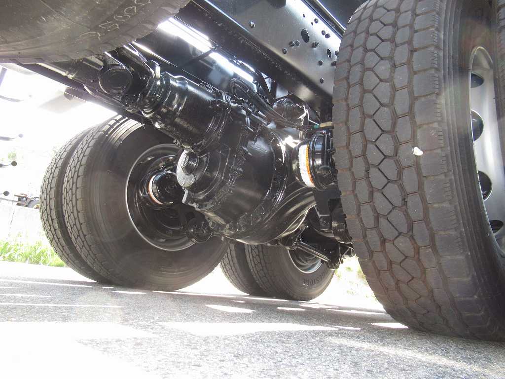 新明和 22t アームロール ハイルーフ AT車 積載10600㎏|中古トラックの販売・買取・査定のアイナビ