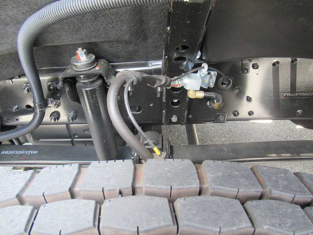 新明和 22t アームロール ハイルーフ AT車 積載10600㎏|中古トラックの販売・買取・査定のアイナビ