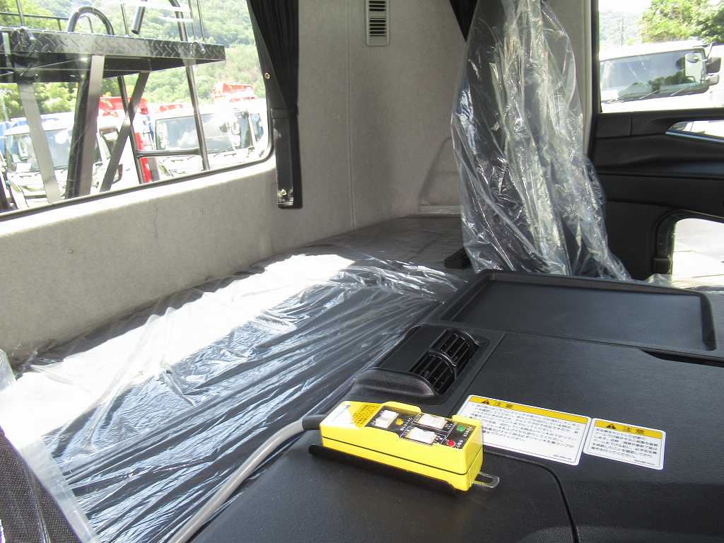 新明和 22t アームロール ハイルーフ AT車 積載10600㎏|中古トラックの販売・買取・査定のアイナビ