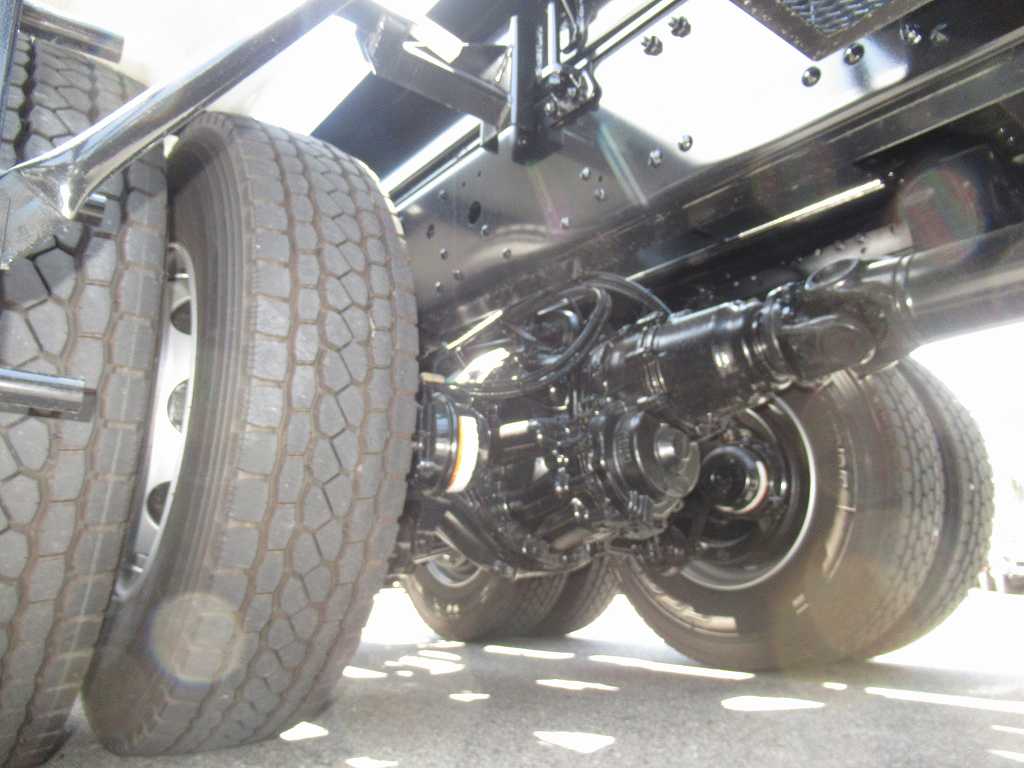 新明和 22t アームロール ハイルーフ AT車 積載10600㎏|中古トラックの販売・買取・査定のアイナビ