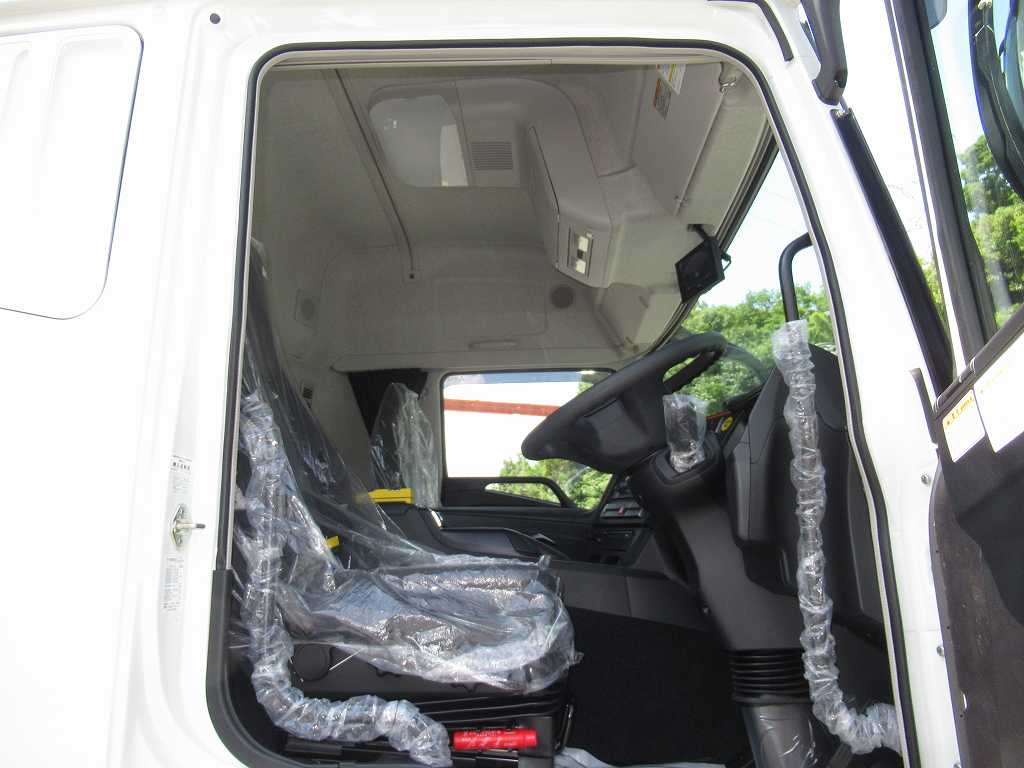 新明和 22t アームロール ハイルーフ AT車 積載10600㎏|中古トラックの販売・買取・査定のアイナビ