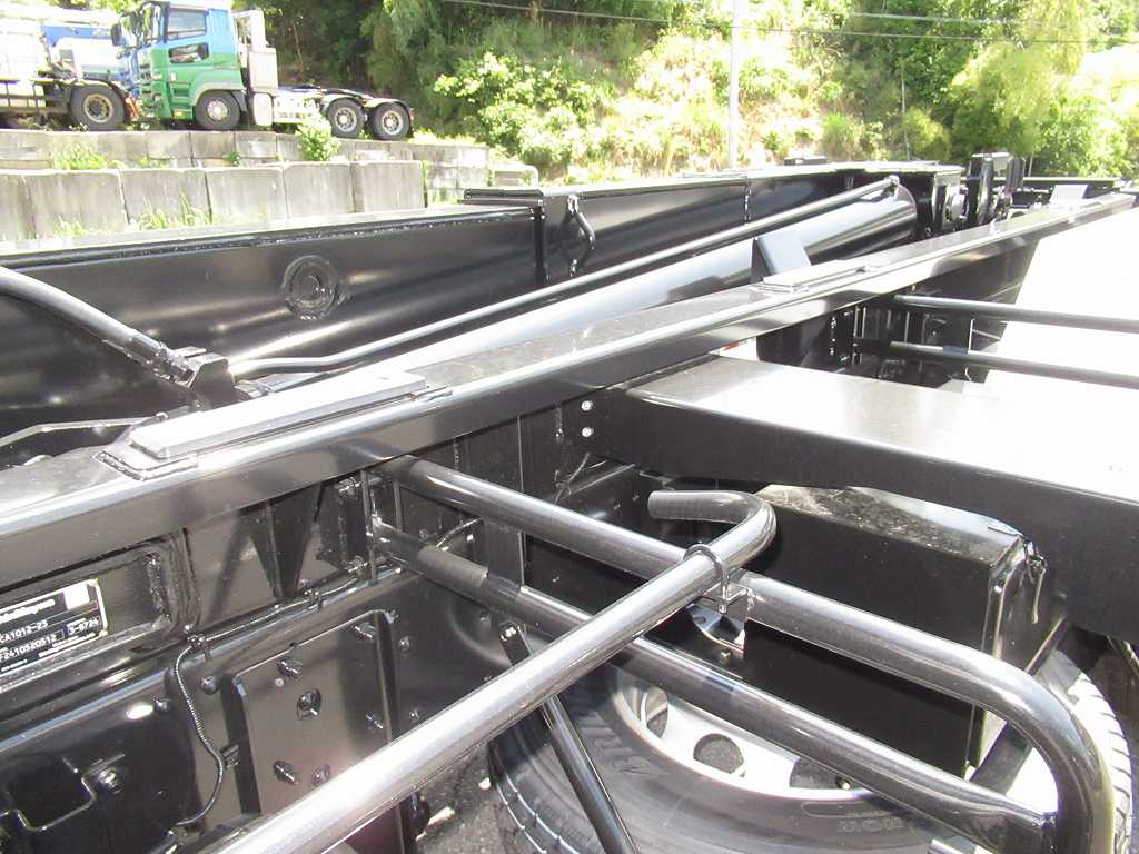 新明和 22t アームロール ハイルーフ AT車 積載10600㎏|中古トラックの販売・買取・査定のアイナビ