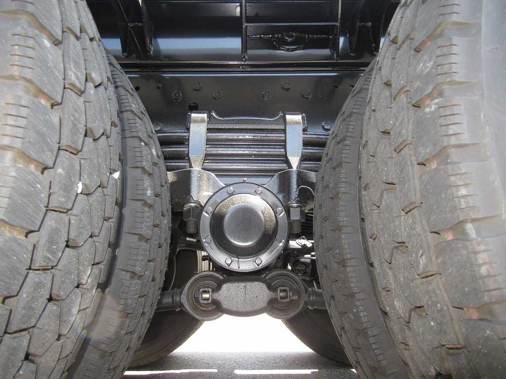 新明和 22t アームロール ハイルーフ AT車 積載10600㎏|中古トラックの販売・買取・査定のアイナビ