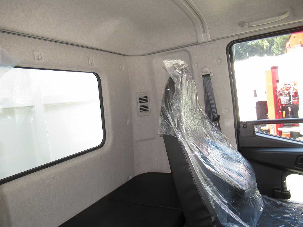 増t 新明和 深ダンプ 14立米 Rドア片開き 240PS 6速|中古トラックの販売・買取・査定のアイナビ