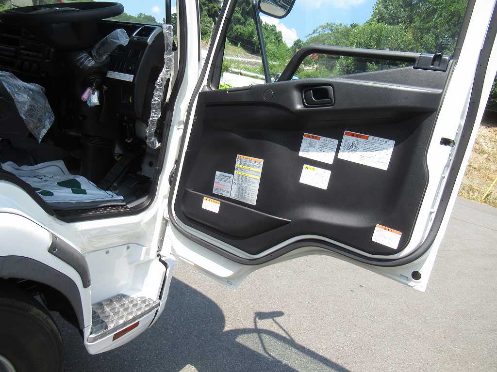 増t 新明和 深ダンプ 14立米 Rドア片開き 240PS 6速|中古トラックの販売・買取・査定のアイナビ