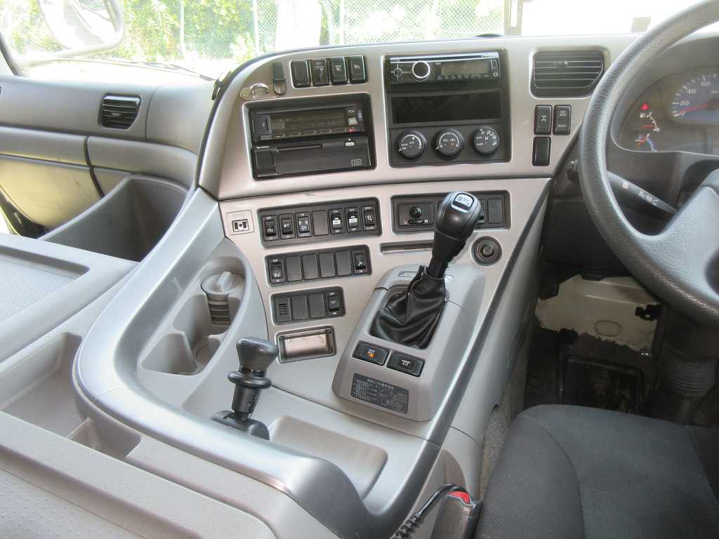 4軸低床アコーディオン幌付アルミ平|中古トラックの販売・買取・査定のアイナビ