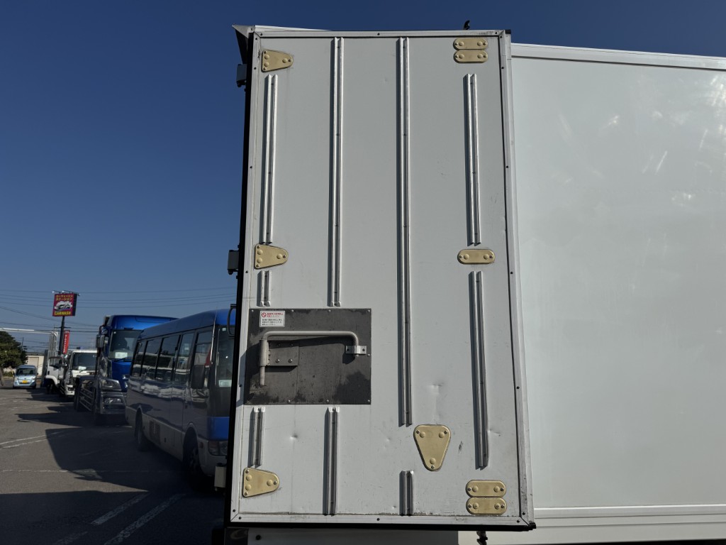 ワイドエアサス東プレ低温サイドドア車検付|中古トラックの販売・買取・査定のアイナビ