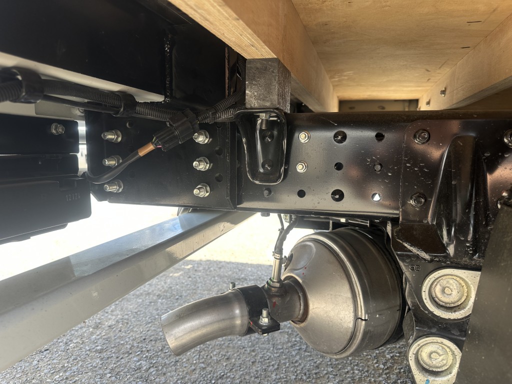 Wキャブ10尺パワーゲート未使用車|中古トラックの販売・買取・査定のアイナビ