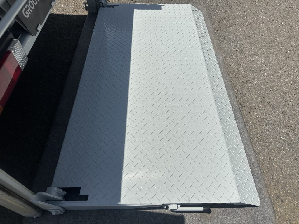 Wキャブ10尺パワーゲート未使用車|中古トラックの販売・買取・査定のアイナビ