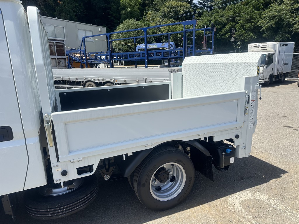 Wキャブ10尺パワーゲート未使用車|中古トラックの販売・買取・査定のアイナビ