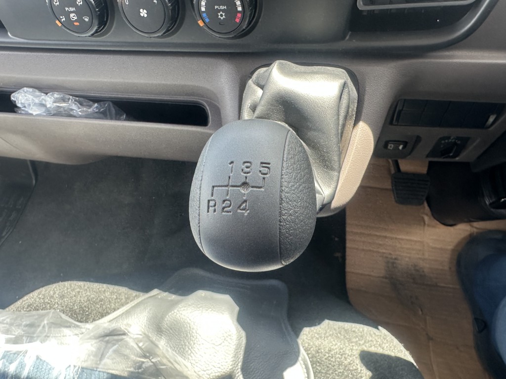 Wキャブ10尺パワーゲート未使用車|中古トラックの販売・買取・査定のアイナビ