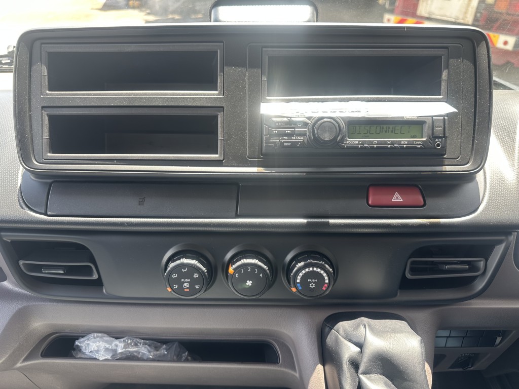 Wキャブ10尺パワーゲート未使用車|中古トラックの販売・買取・査定のアイナビ