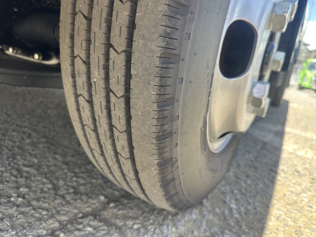 Wキャブ10尺パワーゲート未使用車|中古トラックの販売・買取・査定のアイナビ