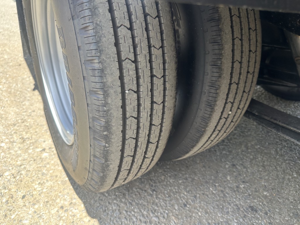 Wキャブ10尺パワーゲート未使用車|中古トラックの販売・買取・査定のアイナビ