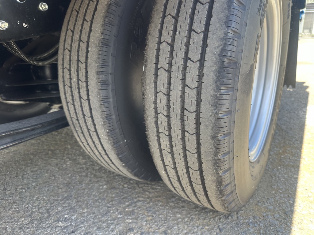 Wキャブ10尺パワーゲート未使用車|中古トラックの販売・買取・査定のアイナビ