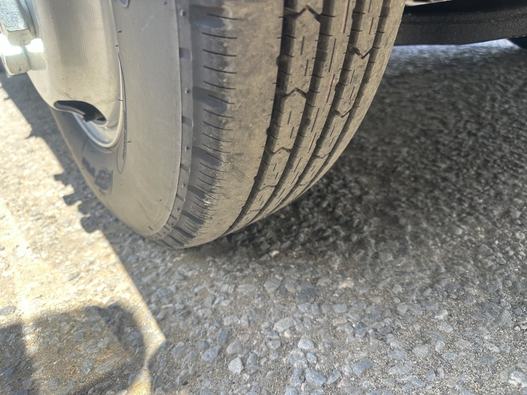 Wキャブ10尺パワーゲート未使用車|中古トラックの販売・買取・査定のアイナビ