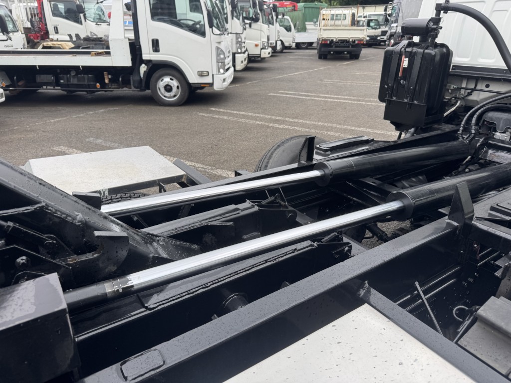 新明和アームロールツインホイスト車検付|中古トラックの販売・買取・査定のアイナビ