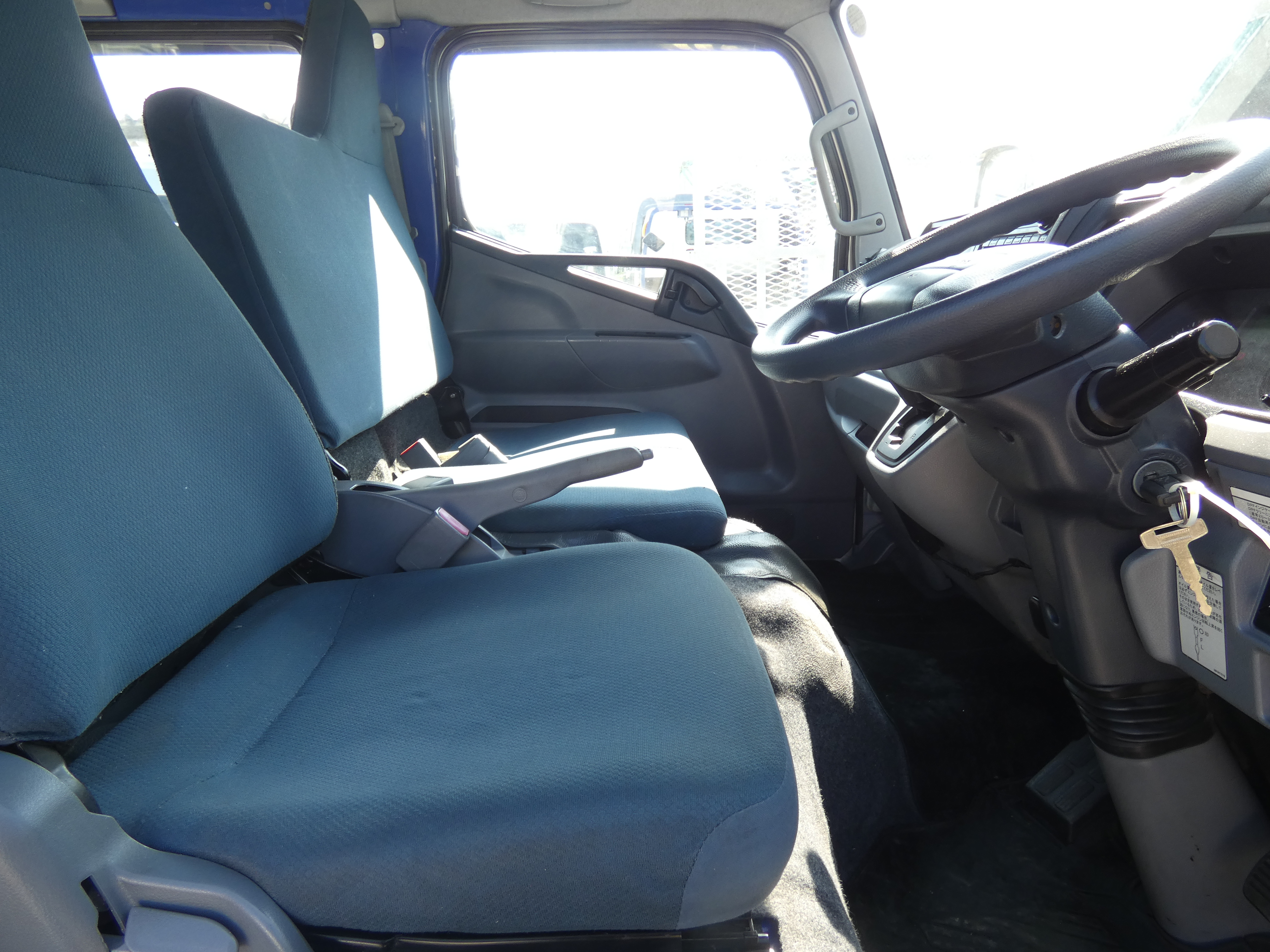 キャンター　Wキャブ　250826|中古トラックの販売・買取・査定のアイナビ