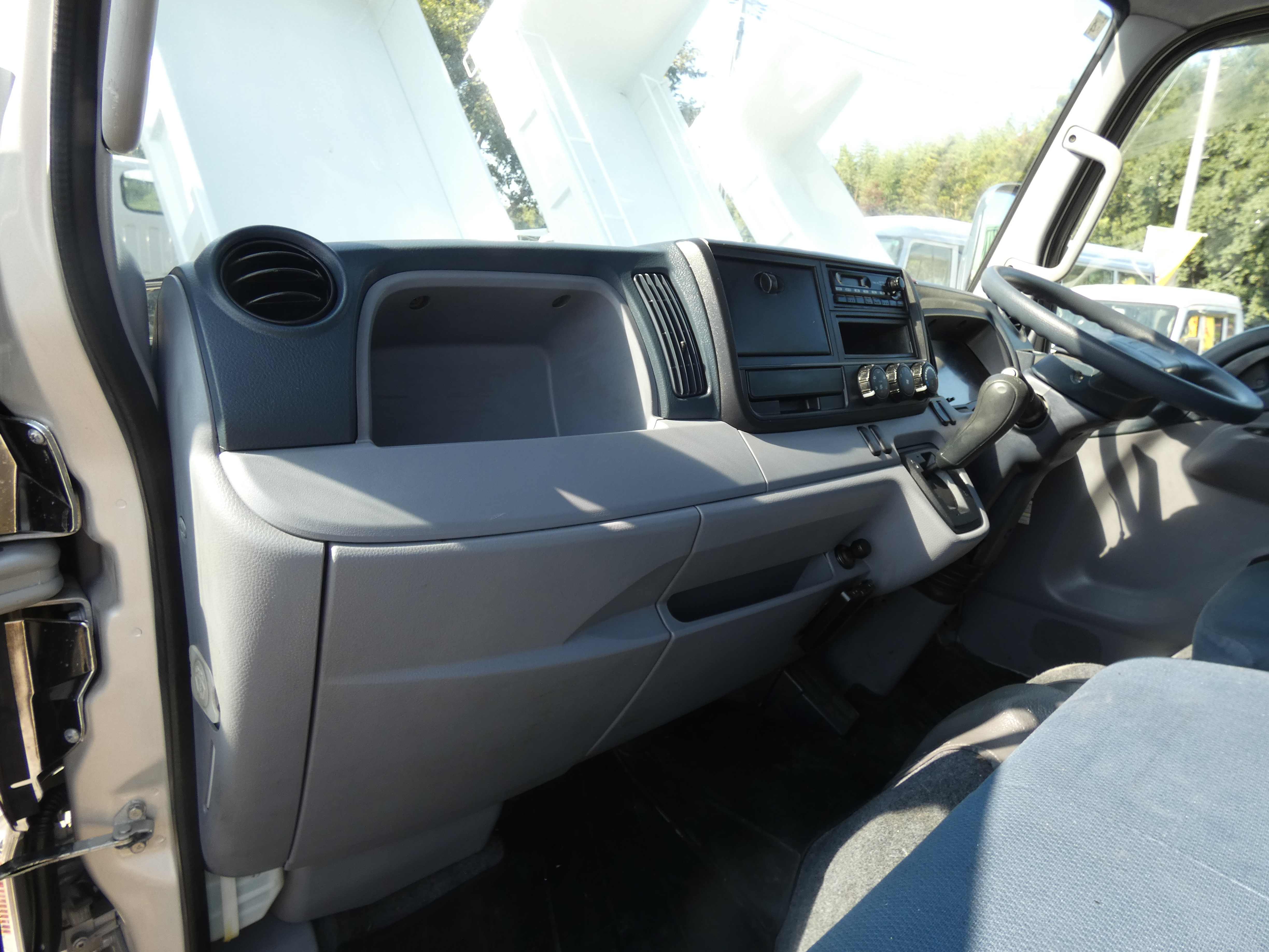 キャンター　Wキャブ　250826|中古トラックの販売・買取・査定のアイナビ