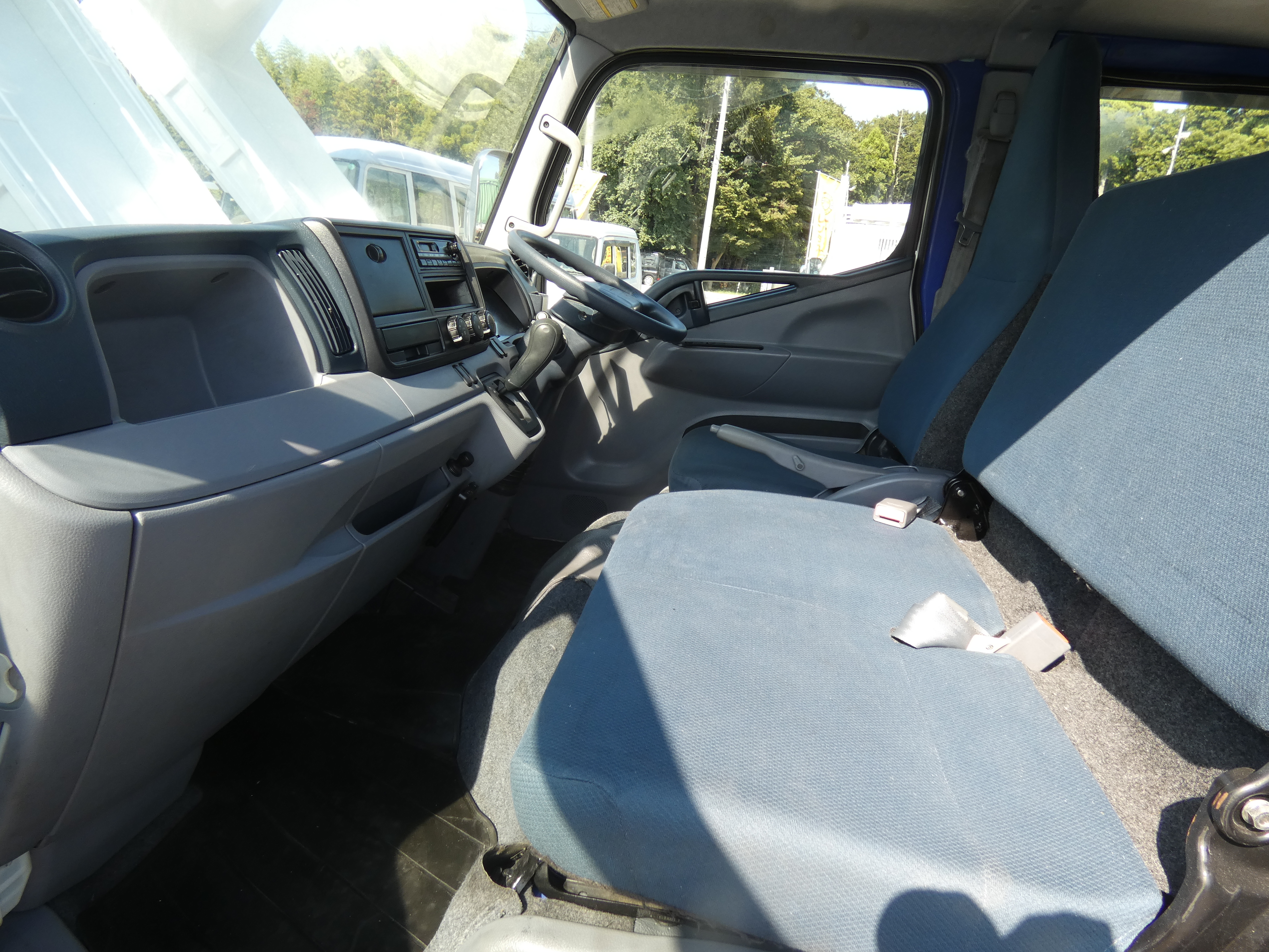 キャンター　Wキャブ　250826|中古トラックの販売・買取・査定のアイナビ