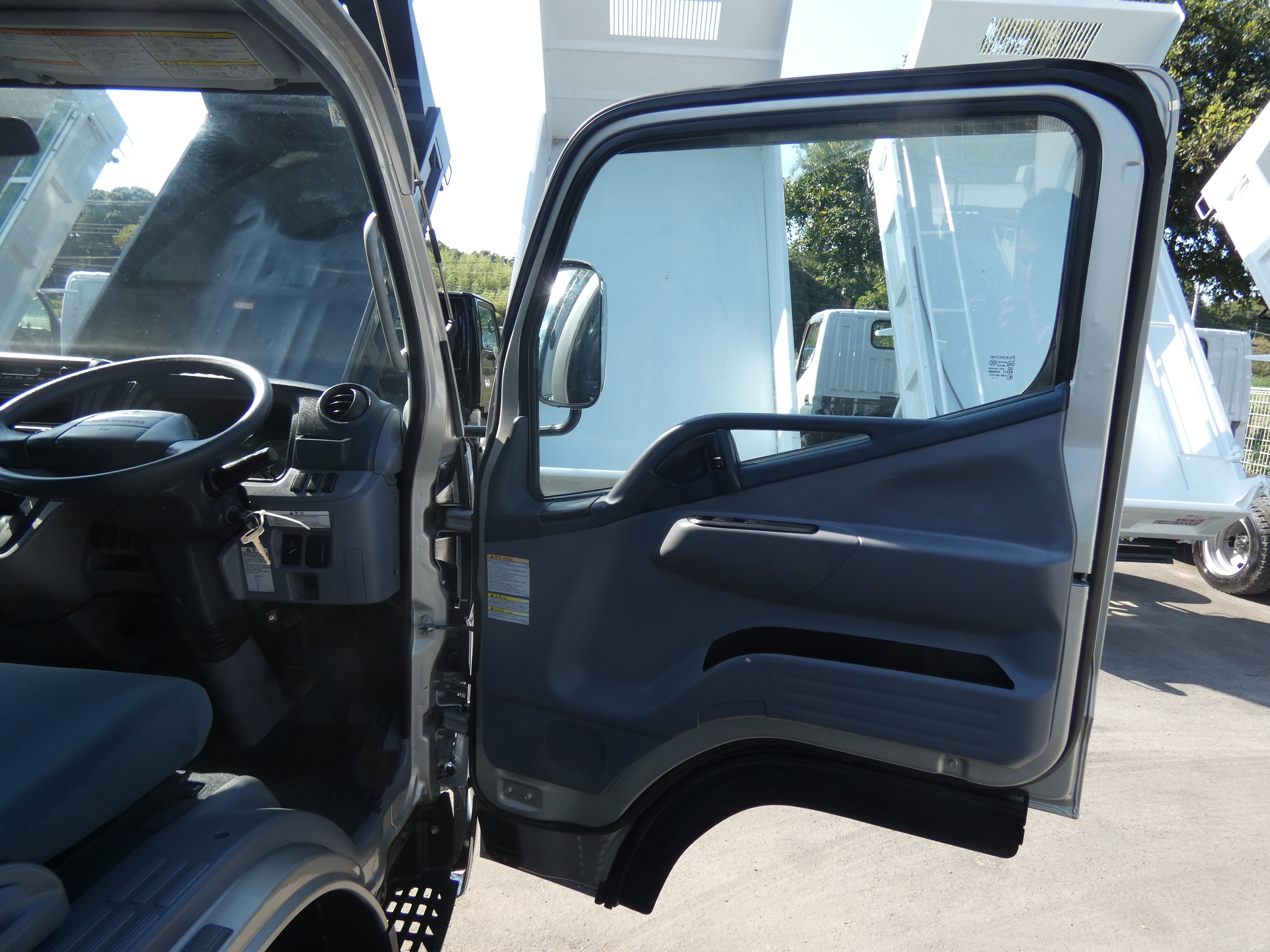 キャンター　Wキャブ　250826|中古トラックの販売・買取・査定のアイナビ