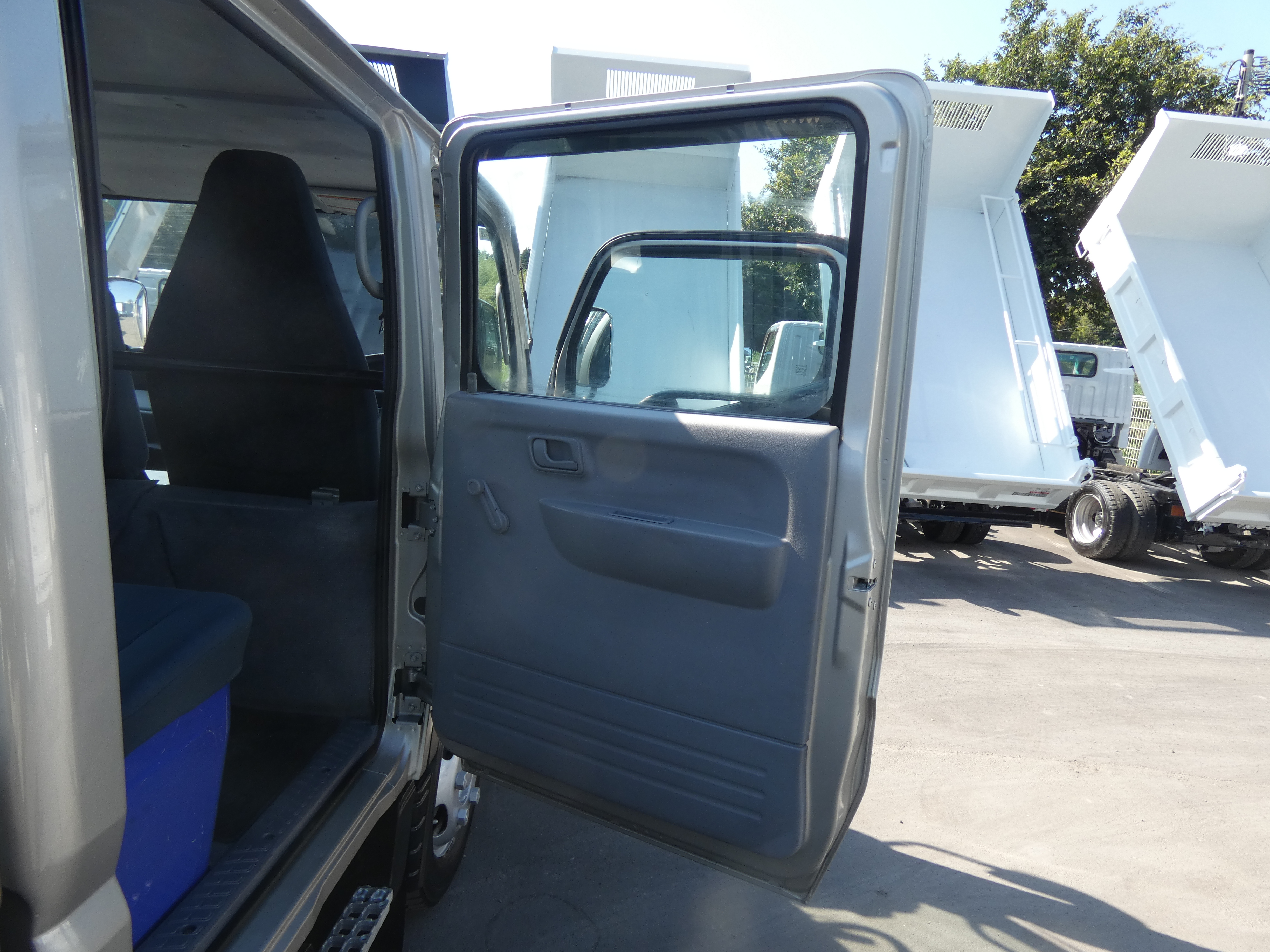 キャンター　Wキャブ　250826|中古トラックの販売・買取・査定のアイナビ