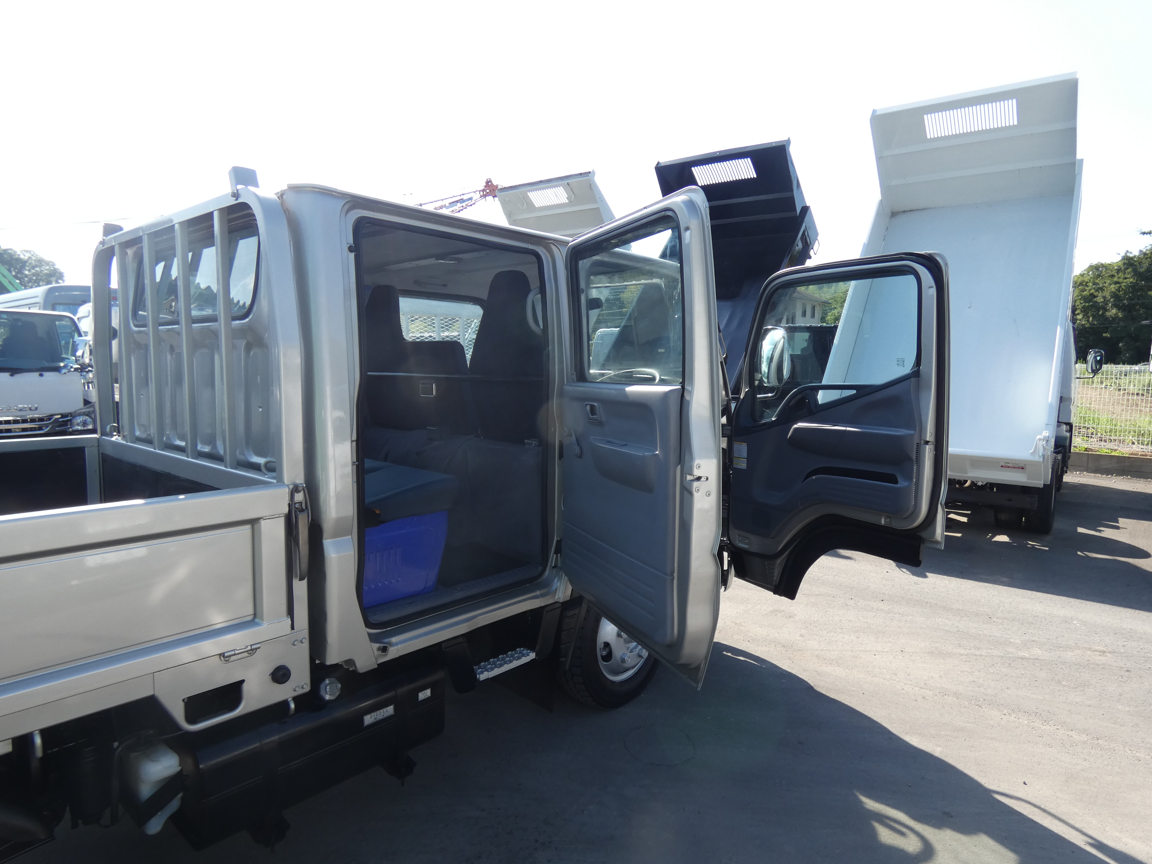 キャンター　Wキャブ　250826|中古トラックの販売・買取・査定のアイナビ