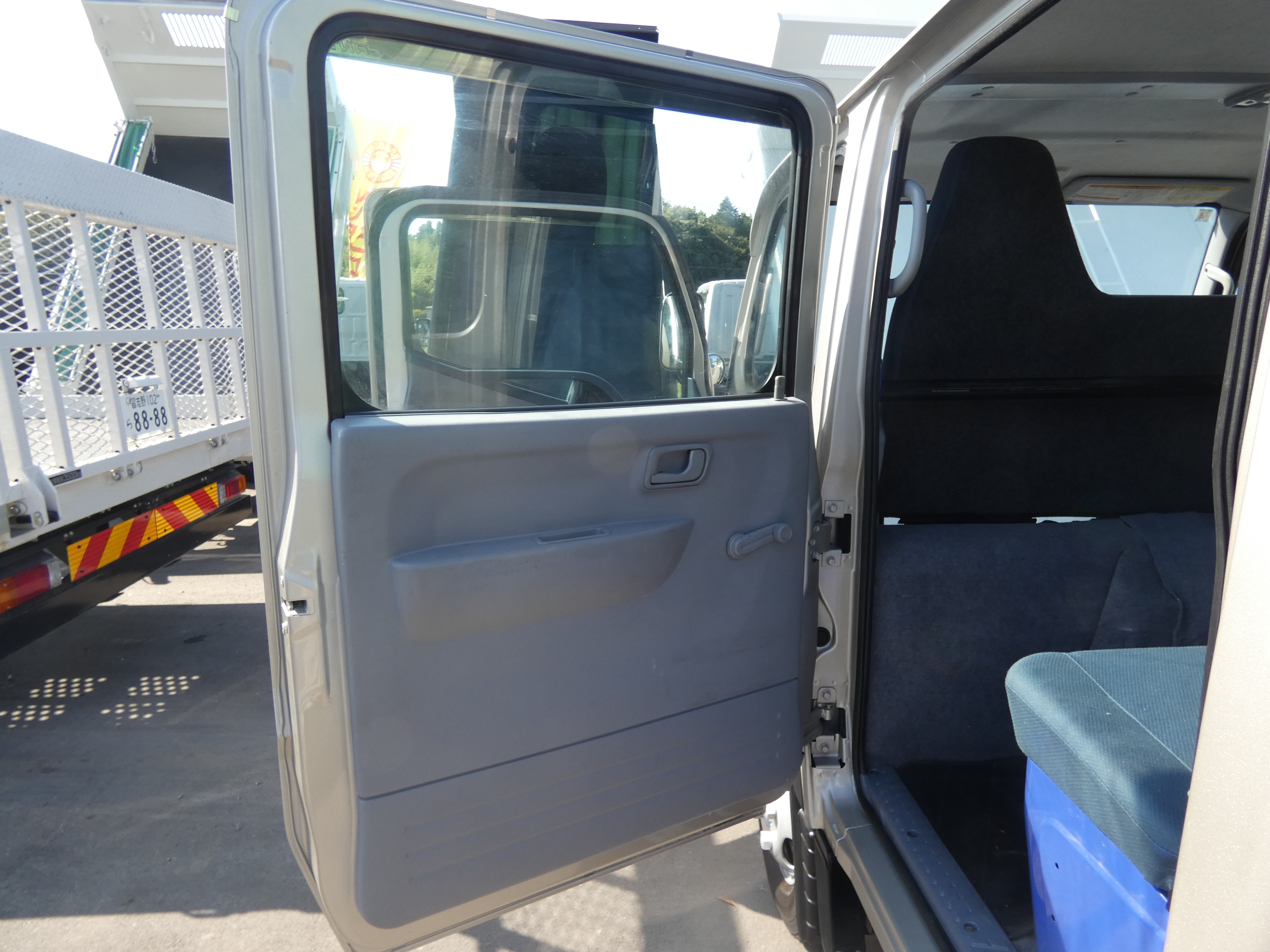 キャンター　Wキャブ　250826|中古トラックの販売・買取・査定のアイナビ