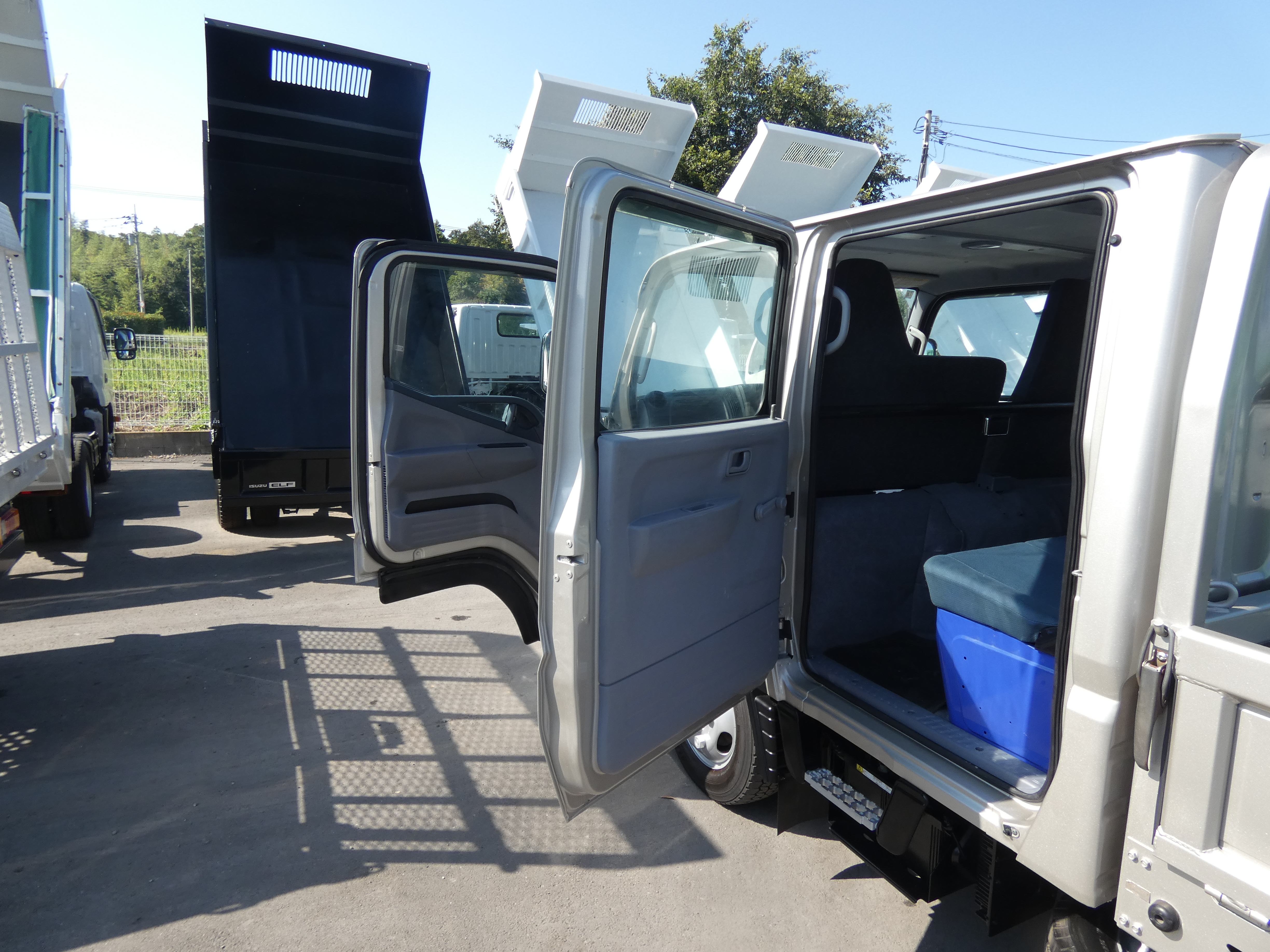 キャンター　Wキャブ　250826|中古トラックの販売・買取・査定のアイナビ